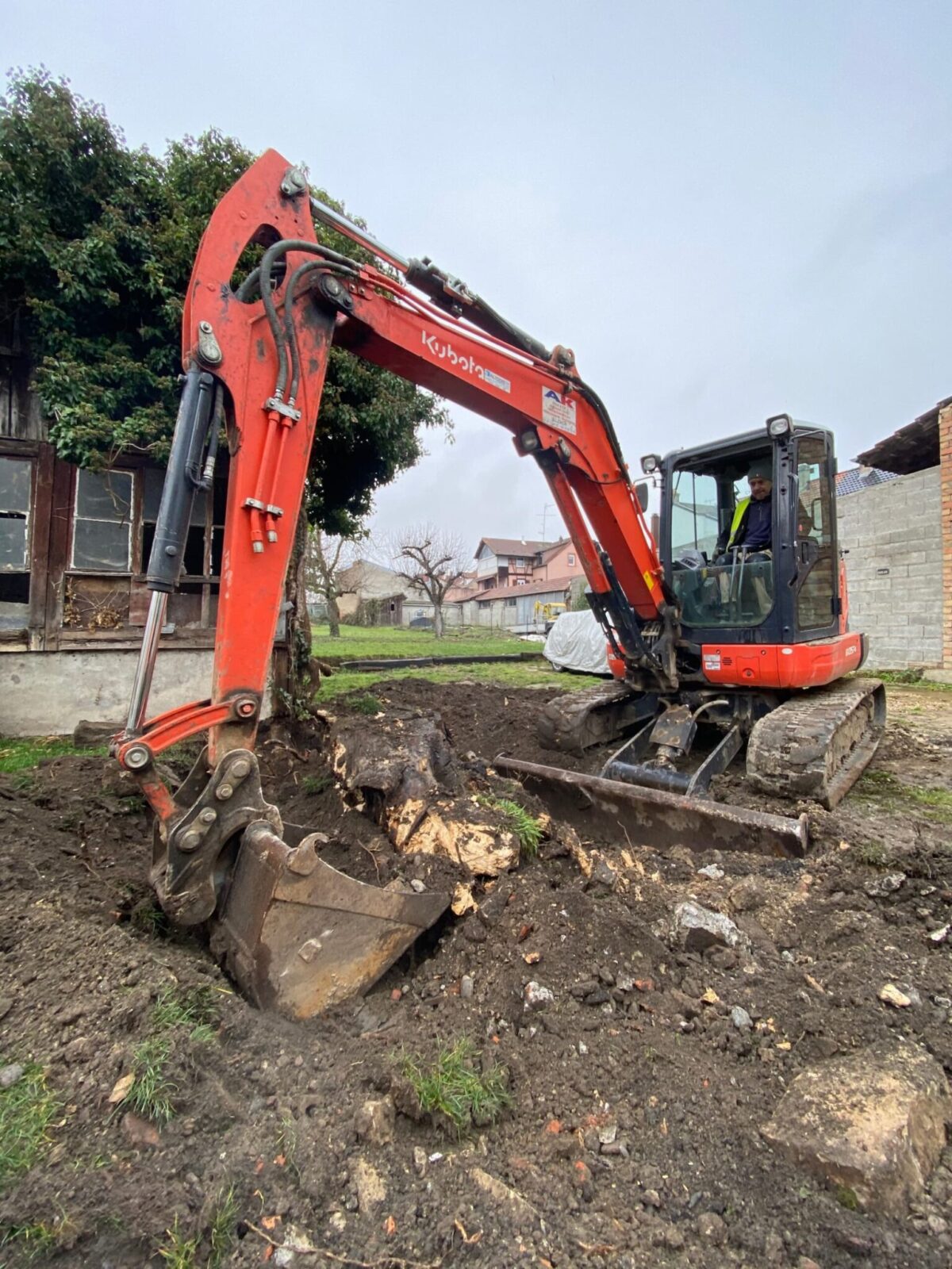 Pelle mécanique en chantier de terrassement