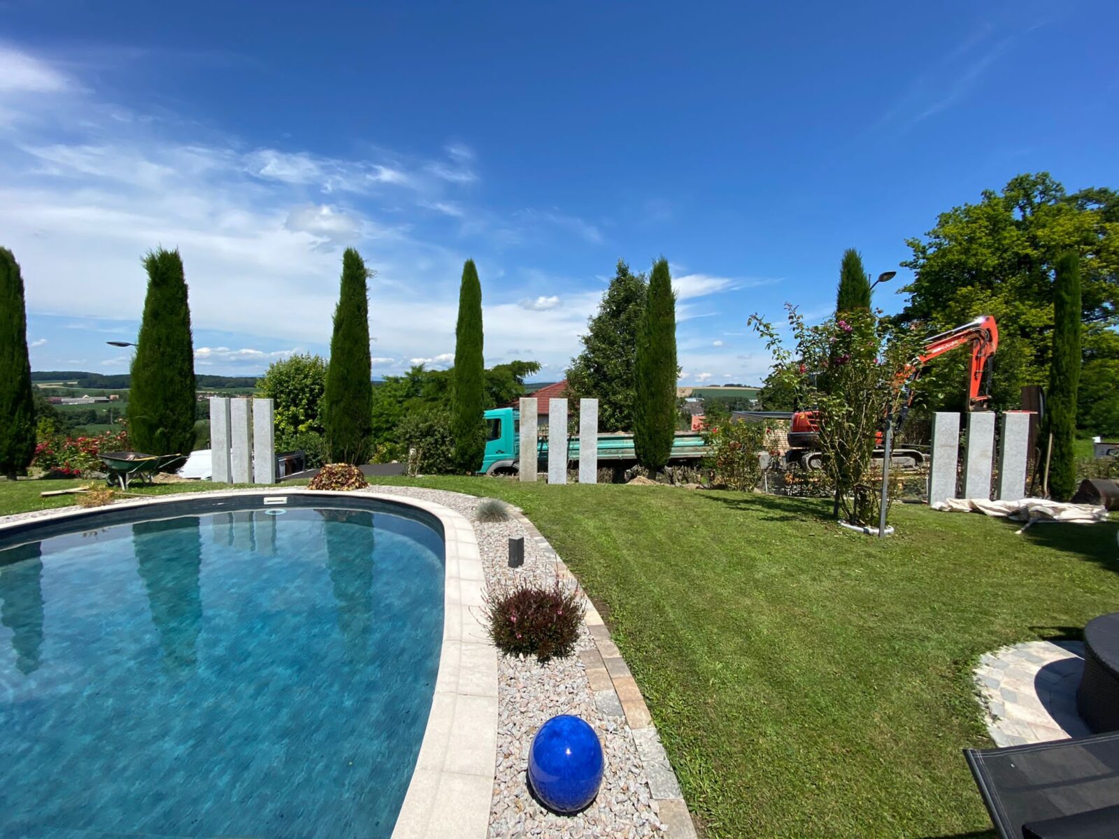 Aménagement paysager autour d’une piscine